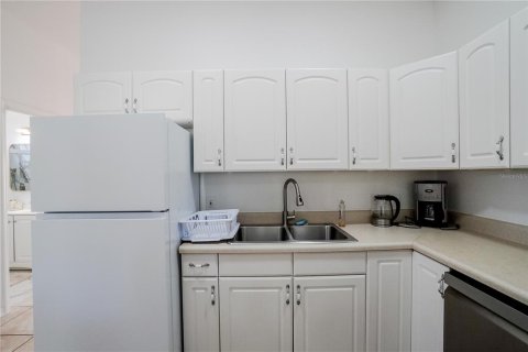 Commercial property in North Port, Florida 4 bedrooms, 213.49 sq.m. № 2387750 - photo 13