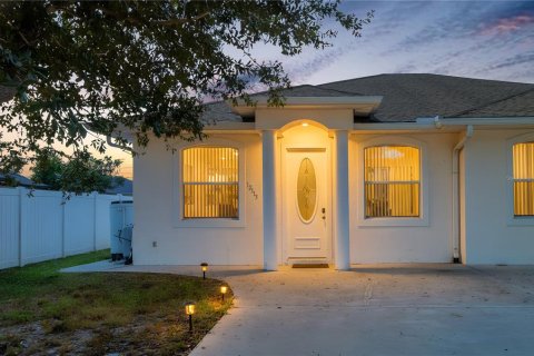 Commercial property in North Port, Florida 4 bedrooms, 213.49 sq.m. № 2387750