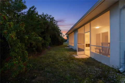 Commercial property in North Port, Florida 4 bedrooms, 213.49 sq.m. № 2387750 - photo 30