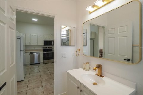 Commercial property in North Port, Florida 4 bedrooms, 213.49 sq.m. № 2387750 - photo 24