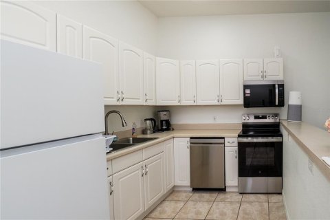 Commercial property in North Port, Florida 4 bedrooms, 213.49 sq.m. № 2387750 - photo 11