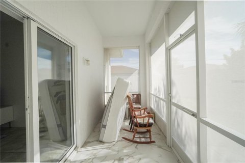Commercial property in North Port, Florida 4 bedrooms, 213.49 sq.m. № 2387750 - photo 27