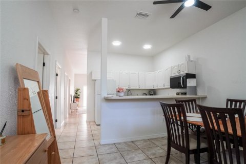 Commercial property in North Port, Florida 4 bedrooms, 213.49 sq.m. № 2387750 - photo 4