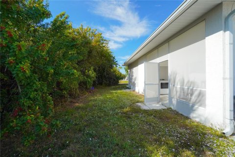 Commercial property in North Port, Florida 4 bedrooms, 213.49 sq.m. № 2387750 - photo 29