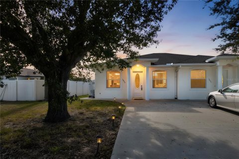 Commercial property in North Port, Florida 4 bedrooms, 213.49 sq.m. № 2387750 - photo 2