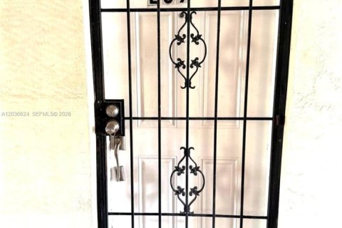 Снять в аренду кондоминиум в Хайалиа, Флорида 2 спальни, 81.75м2, № 2084923 - фото 2