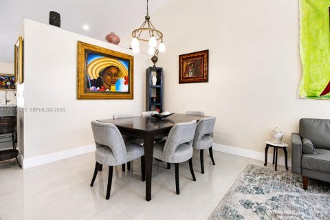 Villa ou maison à vendre à Pembroke Pines, Floride: 4 chambres, 191.56 m2 № 2075048 - photo 2