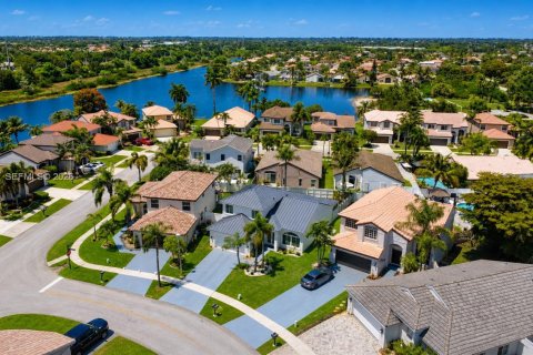 Villa ou maison à vendre à Pembroke Pines, Floride: 4 chambres, 191.56 m2 № 2075048 - photo 30