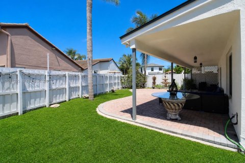 Villa ou maison à vendre à Pembroke Pines, Floride: 4 chambres, 191.56 m2 № 2075048 - photo 26
