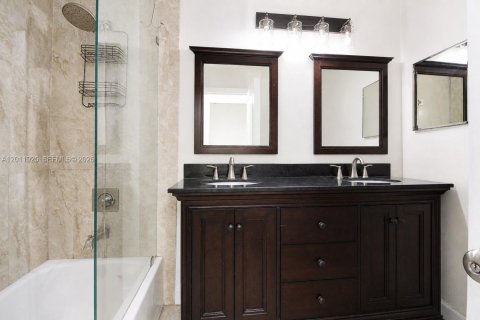 Villa ou maison à vendre à Pembroke Pines, Floride: 4 chambres, 191.56 m2 № 2075048 - photo 21