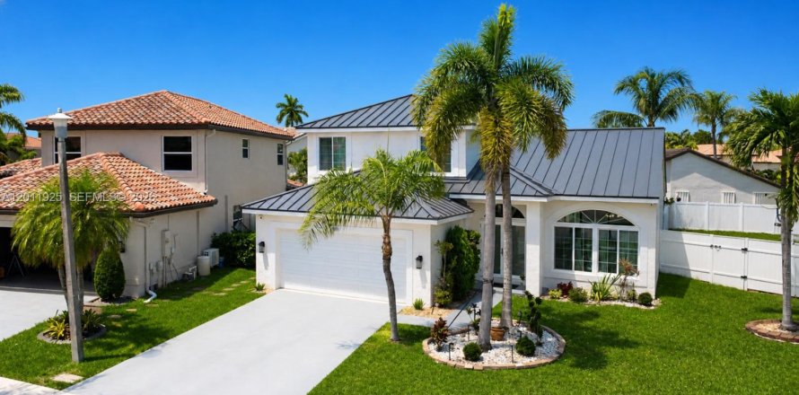 Villa ou maison à Pembroke Pines, Floride 4 chambres, 191.56 m2 № 2075048