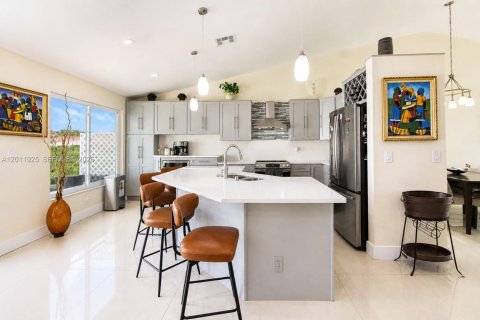 Villa ou maison à vendre à Pembroke Pines, Floride: 4 chambres, 191.56 m2 № 2075048 - photo 9
