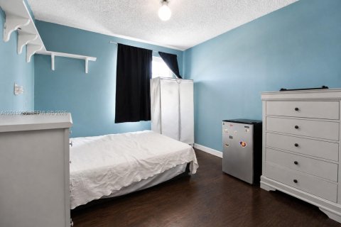 Villa ou maison à vendre à Pembroke Pines, Floride: 4 chambres, 191.56 m2 № 2075048 - photo 18
