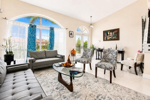 Villa ou maison à vendre à Pembroke Pines, Floride: 4 chambres, 191.56 m2 № 2075048 - photo 12