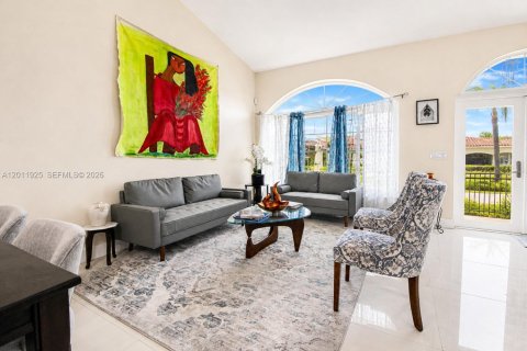 Villa ou maison à vendre à Pembroke Pines, Floride: 4 chambres, 191.56 m2 № 2075048 - photo 3