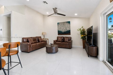 Villa ou maison à vendre à Pembroke Pines, Floride: 4 chambres, 191.56 m2 № 2075048 - photo 10