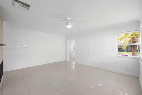 Villa ou maison à louer à Hollywood, Floride: 2 chambres, 117.24 m2 № 1982605 - photo 19