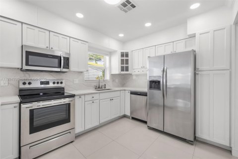 Villa ou maison à louer à Hollywood, Floride: 2 chambres, 117.24 m2 № 1982605 - photo 9