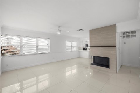 Villa ou maison à louer à Hollywood, Floride: 2 chambres, 117.24 m2 № 1982605 - photo 6