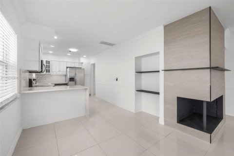 Villa ou maison à louer à Hollywood, Floride: 2 chambres, 117.24 m2 № 1982605 - photo 7