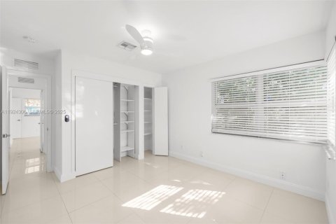 Villa ou maison à louer à Hollywood, Floride: 2 chambres, 117.24 m2 № 1982605 - photo 25