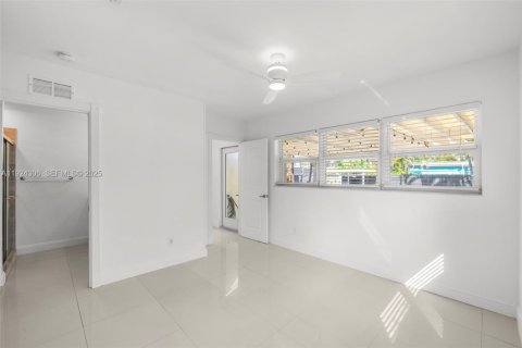 Villa ou maison à louer à Hollywood, Floride: 2 chambres, 117.24 m2 № 1982605 - photo 22