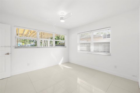 Villa ou maison à louer à Hollywood, Floride: 2 chambres, 117.24 m2 № 1982605 - photo 23