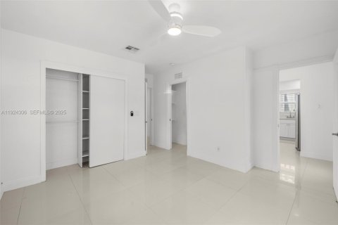 Villa ou maison à louer à Hollywood, Floride: 2 chambres, 117.24 m2 № 1982605 - photo 21