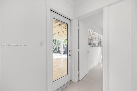 Villa ou maison à louer à Hollywood, Floride: 2 chambres, 117.24 m2 № 1982605 - photo 20