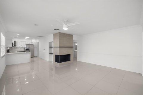 Villa ou maison à louer à Hollywood, Floride: 2 chambres, 117.24 m2 № 1982605 - photo 8