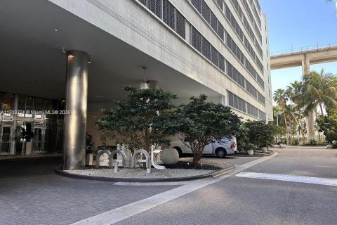 Copropriété à vendre à Miami, Floride: 2 chambres, 124.49 m2 № 1700501 - photo 8
