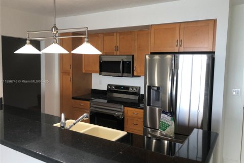 Condo in Bay Harbor Islands, Florida, 1 bedroom  № 1948383 - photo 11