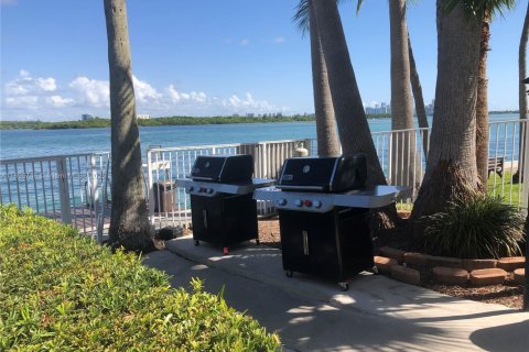 Condo in Bay Harbor Islands, Florida, 1 bedroom  № 1948383 - photo 6