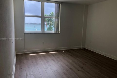Condo in Bay Harbor Islands, Florida, 1 bedroom  № 1948383 - photo 7