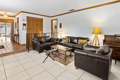 House in Longwood, Florida 3 bedrooms, 191.47 sq.m. № 2342130 - photo 6