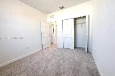 Touwnhouse à louer à Miami, Floride: 3 chambres, 137.77 m2 № 1976966 - photo 10