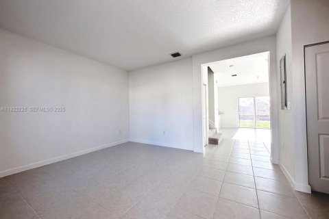 Touwnhouse à louer à Miami, Floride: 3 chambres, 137.77 m2 № 1976966 - photo 2