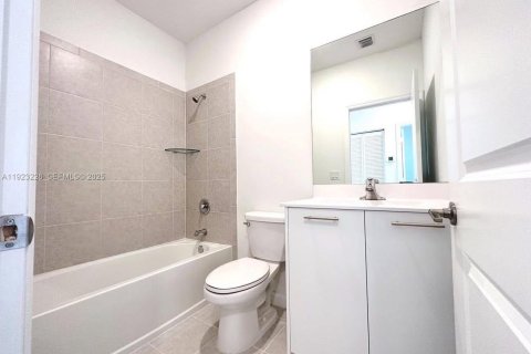 Touwnhouse à louer à Miami, Floride: 3 chambres, 137.77 m2 № 1976966 - photo 9