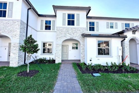 Touwnhouse à louer à Miami, Floride: 3 chambres, 137.77 m2 № 1976966 - photo 1
