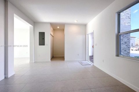 Touwnhouse à louer à Miami, Floride: 3 chambres, 137.77 m2 № 1976966 - photo 3