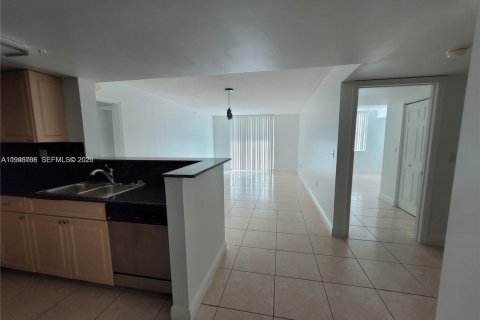 Condo in Miami, Florida, 2 bedrooms  № 2062582 - photo 3