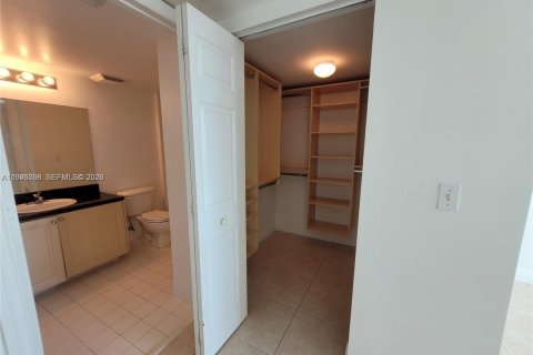 Condo in Miami, Florida, 2 bedrooms  № 2062582 - photo 6