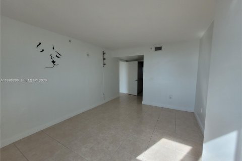 Condo in Miami, Florida, 2 bedrooms  № 2062582 - photo 5