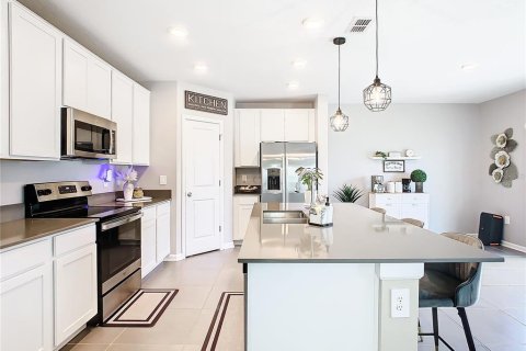 Casa en venta en Davenport, Florida, 4 dormitorios, 175.59 m2 № 2102155 - foto 3