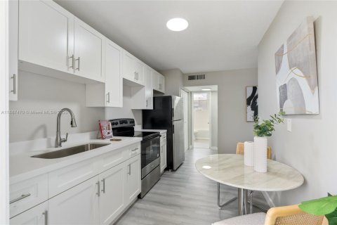 Apartamento en alquiler en Fort Lauderdale, Florida, 1 dormitorio, 55.74 m2 № 1938860 - foto 3