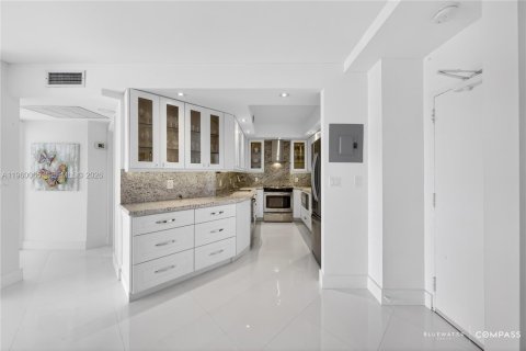 Copropriété à vendre à Hallandale Beach, Floride: 1 chambre, 80.82 m2 № 2020295 - photo 15