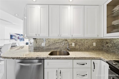 Copropriété à vendre à Hallandale Beach, Floride: 1 chambre, 80.82 m2 № 2020295 - photo 16