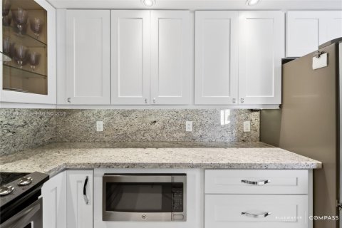 Copropriété à vendre à Hallandale Beach, Floride: 1 chambre, 80.82 m2 № 2020295 - photo 17