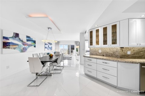 Copropriété à vendre à Hallandale Beach, Floride: 1 chambre, 80.82 m2 № 2020295 - photo 13