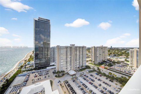 Copropriété à vendre à Hallandale Beach, Floride: 1 chambre, 80.82 m2 № 2020295 - photo 30